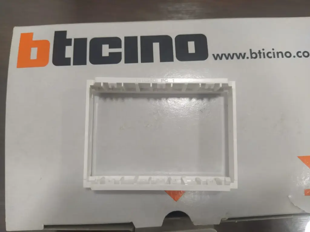 Soporte 3 Mod. MAQTIX POPUP - 150625NN Bticino