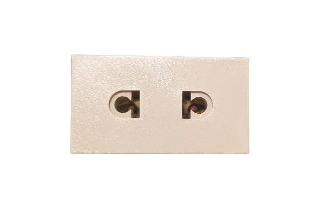 Tomacorriente Euro-Americano 10A Beige - Conatel Habitat