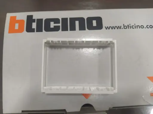 [EI18993] Soporte 3 Mod. MAQTIX POPUP - 150625NN Bticino