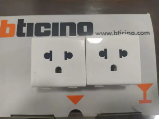 [EI19073] Toma 2P + T 16A STD EUUSA BCA - AM5025T Bticino